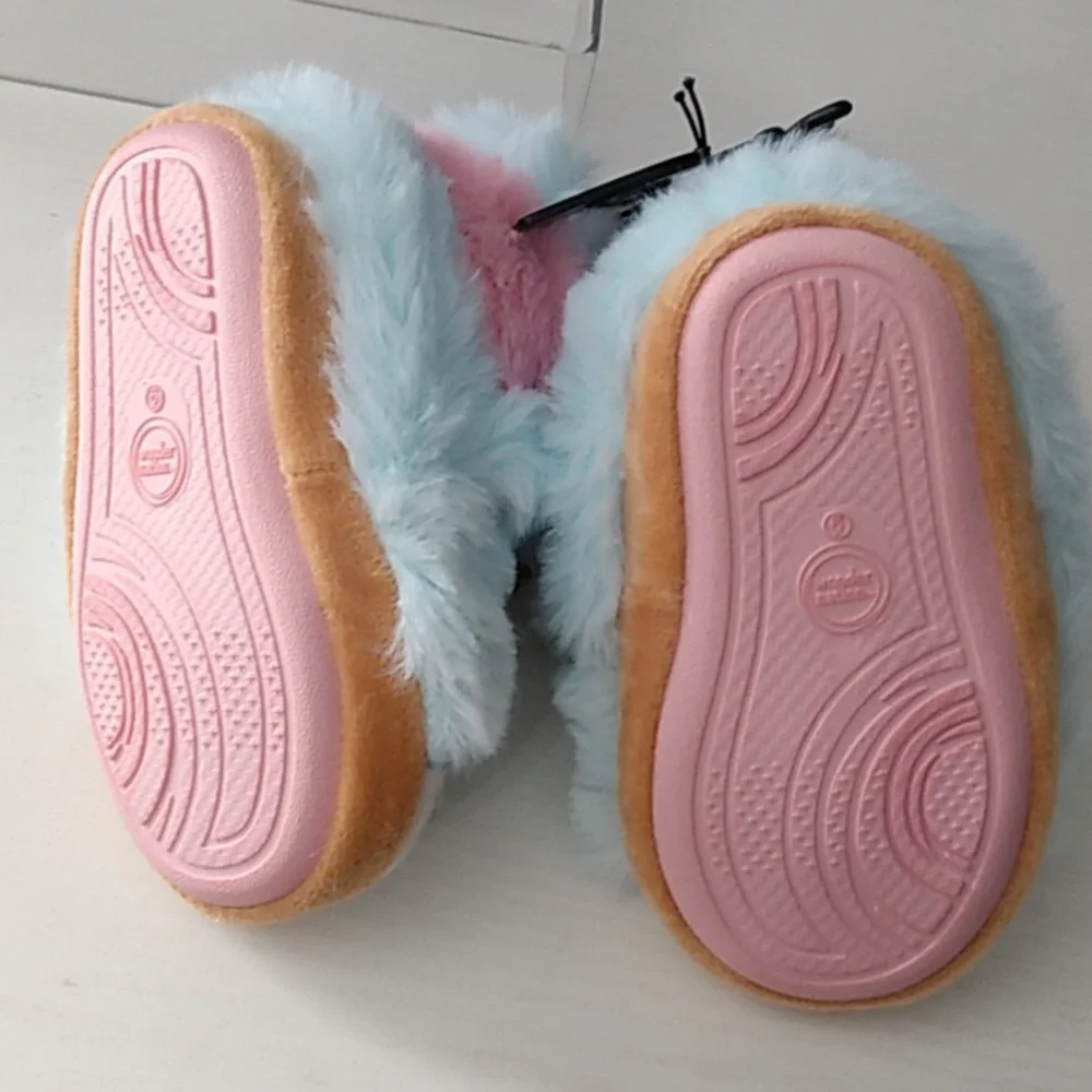 Girls Fuzzy Unicorn Slippers‎ – Size 6   18Months